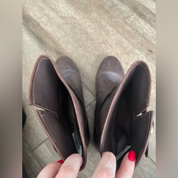 UGG BOOTS - Picture 5 of 8